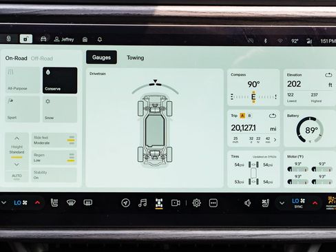 Used 2024 Rivian R1S Adventure AWD/4WD image 14