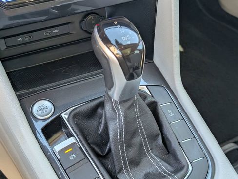 Used 2023 Volkswagen Tiguan SE w/ Panoramic Sunroof Package FWD image 23