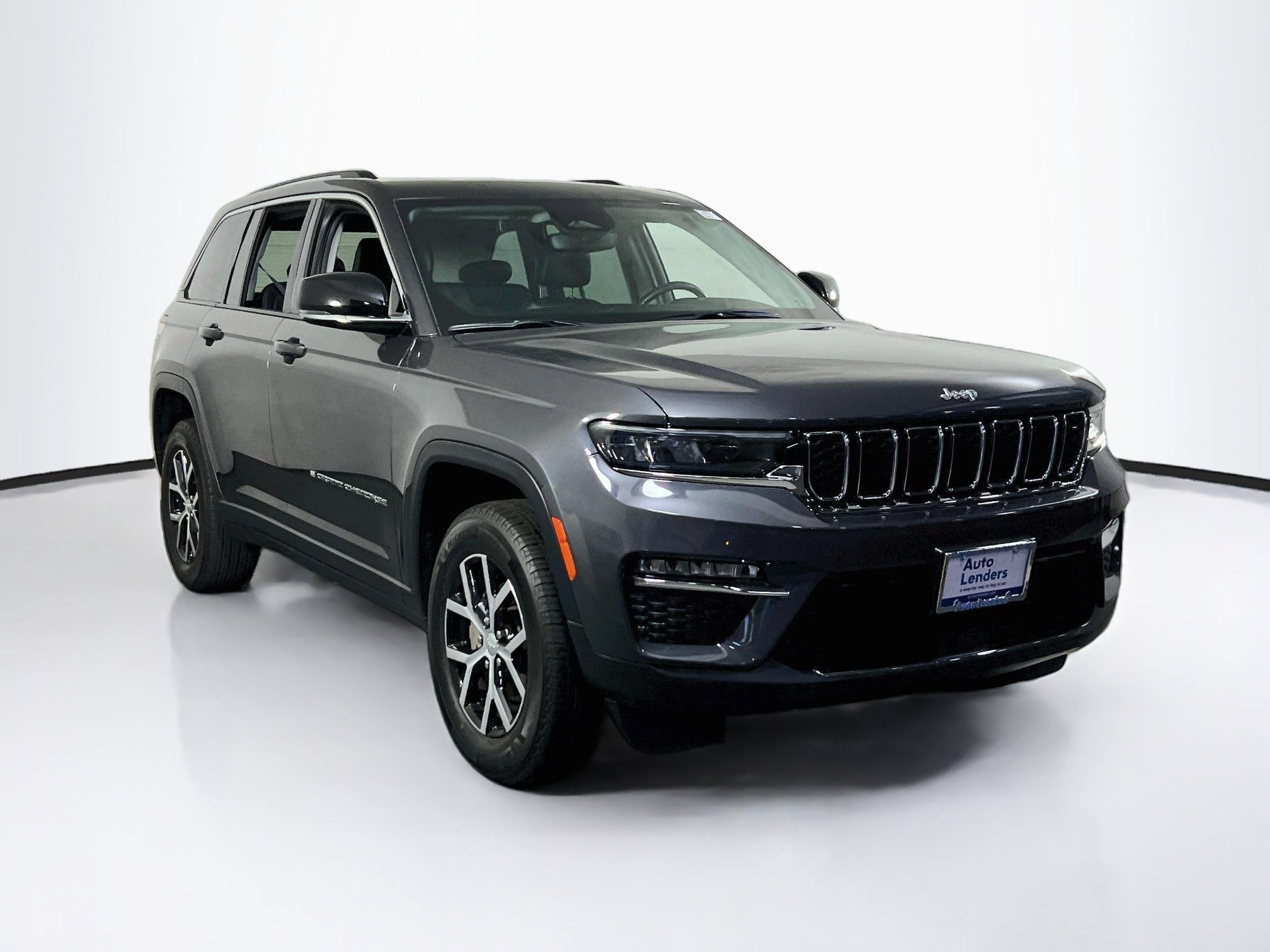 Used 2023 Jeep Grand Cherokee Limited AWD/4WD image 3