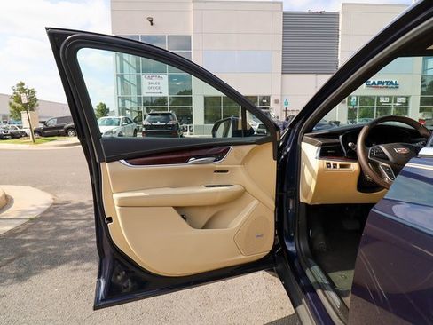 Used 2017 Cadillac XT5 Luxury w/ Driver Awareness Package image 38