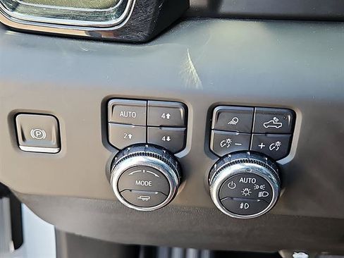 Used 2025 GMC Sierra 1500 AT4 w/ AT4 Premium Package AWD/4WD image 19