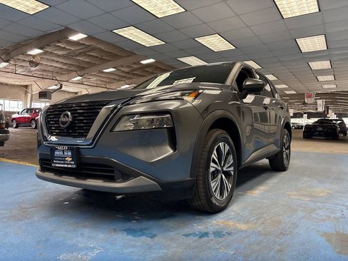 Used 2023 Nissan Rogue SV image 10