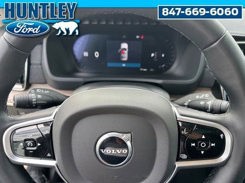 Used 2025 Volvo XC90 B6 Plus AWD/4WD image 31