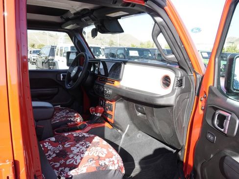 Used 2024 Jeep Wrangler Unlimited image 23