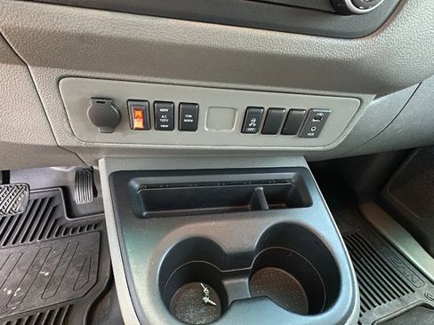 Used 2019 Nissan NV 2500 SV RWD image 25