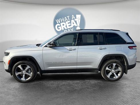 Used 2024 Jeep Grand Cherokee Limited w/ Luxury Tech Group II image 6