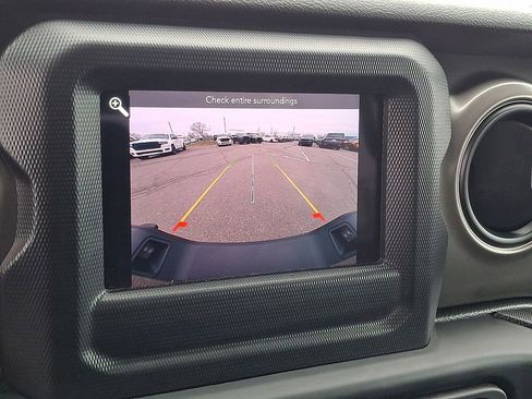 Used 2022 Jeep Gladiator Sport image 4