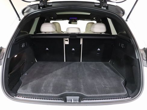 Used 2025 Mercedes-Benz GLC 350e 4MATIC image 27
