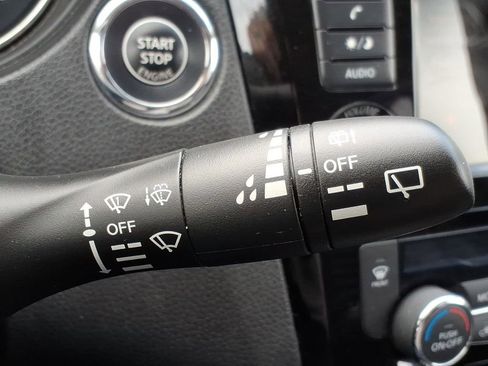 Used 2018 Nissan Rogue AWD image 24