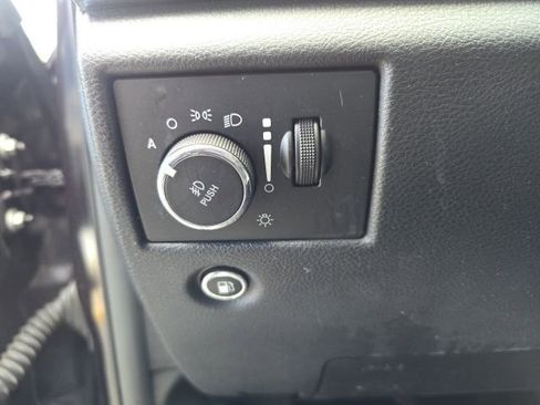 Used 2019 Jeep Grand Cherokee Limited image 11