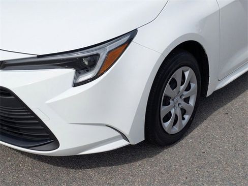 Used 2025 Toyota Corolla LE image 9