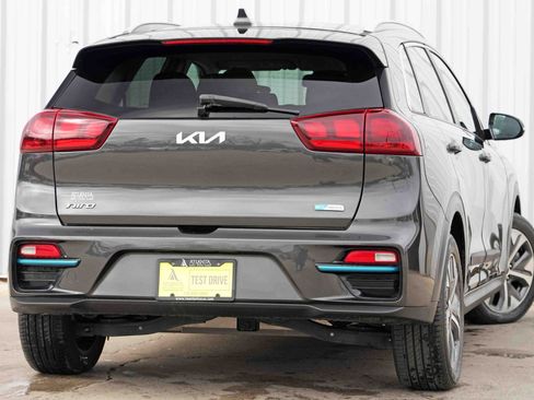 Used 2022 Kia Niro EX image 4