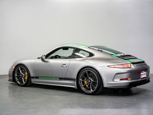 Used 2016 Porsche 911 R RWD image 8