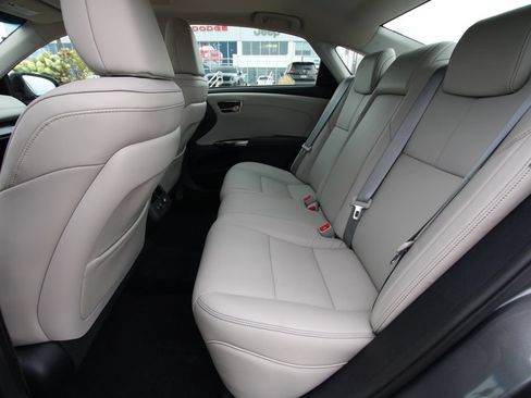 Used 2018 Toyota Avalon Limited w/ All Weather Liner Package FWD image 7