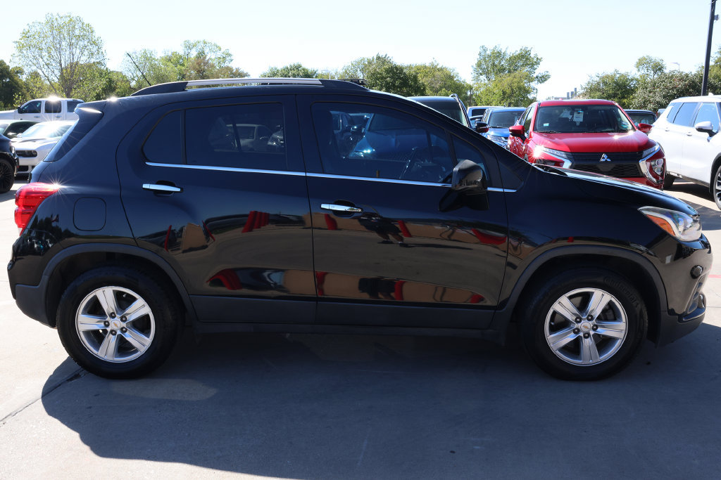 Used 2019 Chevrolet Trax LT w/ LT Convenience Package FWD image 4