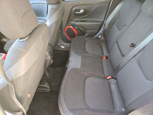 Used 2019 Jeep Renegade Trailhawk w/ Cold Weather Group II AWD/4WD image 7