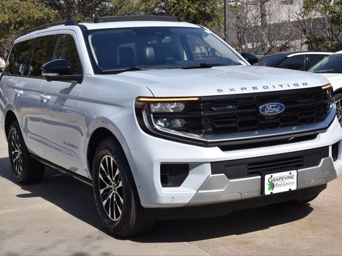 Certified 2025 Ford Expedition Platinum image 4