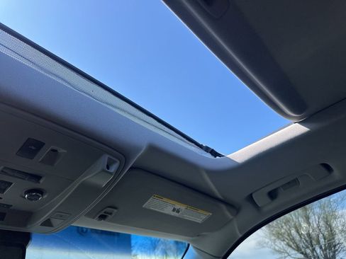 Used 2015 GMC Yukon XL Denali w/ Touring Package image 9