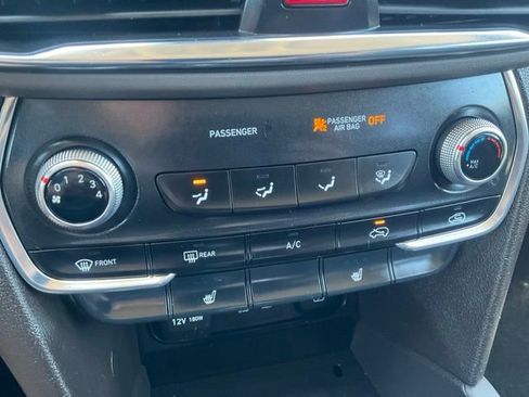 Used 2019 Hyundai Santa Fe SEL FWD image 16