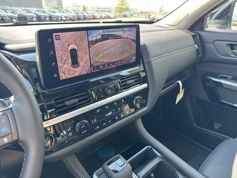 New 2026 Nissan Pathfinder Platinum AWD/4WD image 21