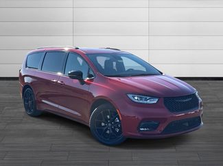New 2026 Chrysler Pacifica Select video 2