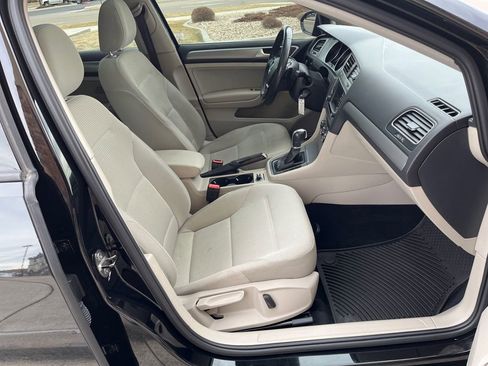 Used 2016 Volkswagen Golf S image 18