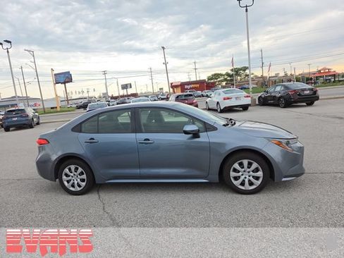 Used 2023 Toyota Corolla LE FWD image 2