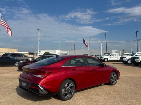 Used 2025 Hyundai Elantra SEL FWD image 20
