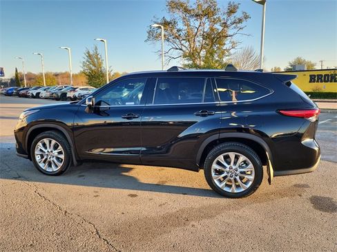 Used 2022 Toyota Highlander Limited image 8