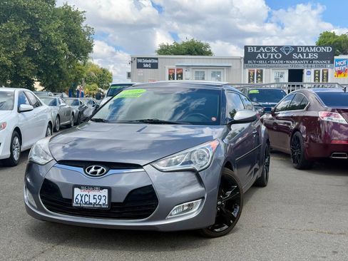 Used 2013 Hyundai Veloster w/ Style Pkg image 4