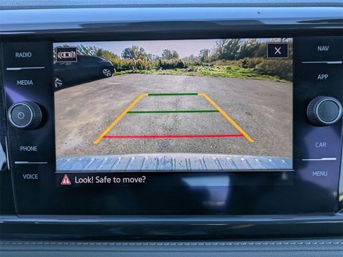 Used 2022 Volkswagen Taos SEL w/ Panoramic Sunroof Package image 23