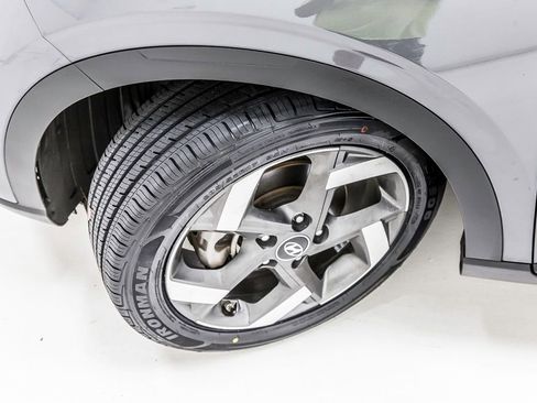 Used 2023 Hyundai Venue SEL FWD image 13