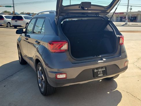 Used 2025 Hyundai Venue SEL FWD image 10
