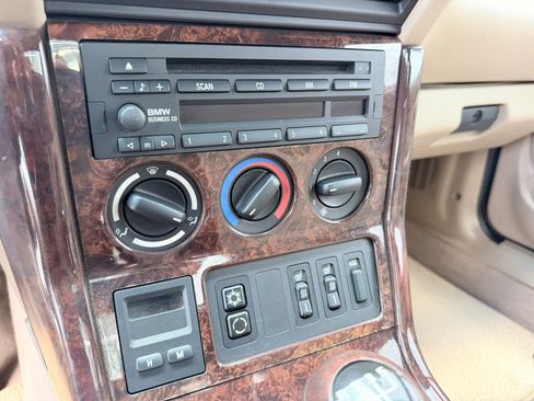 Used 1999 BMW Z3 2.5i RWD image 17