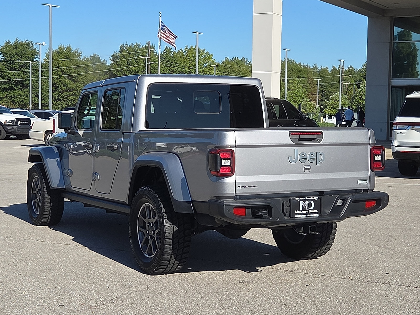 Used 2020 Jeep Gladiator Overland AWD/4WD image 4
