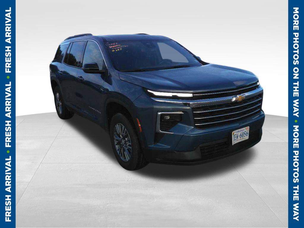 Used 2025 Chevrolet Traverse LT AWD/4WD image 1