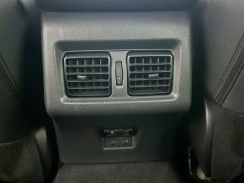 Used 2025 Toyota Camry SE image 28