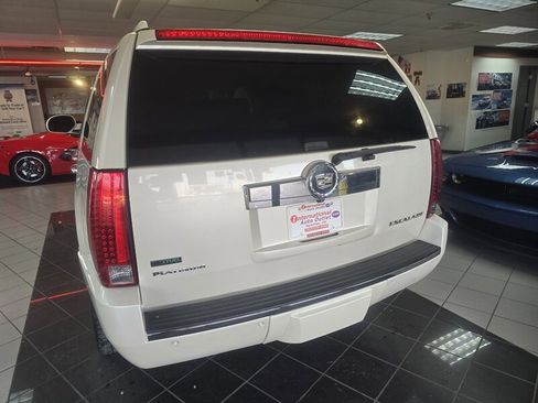Used 2012 Cadillac Escalade Platinum image 5