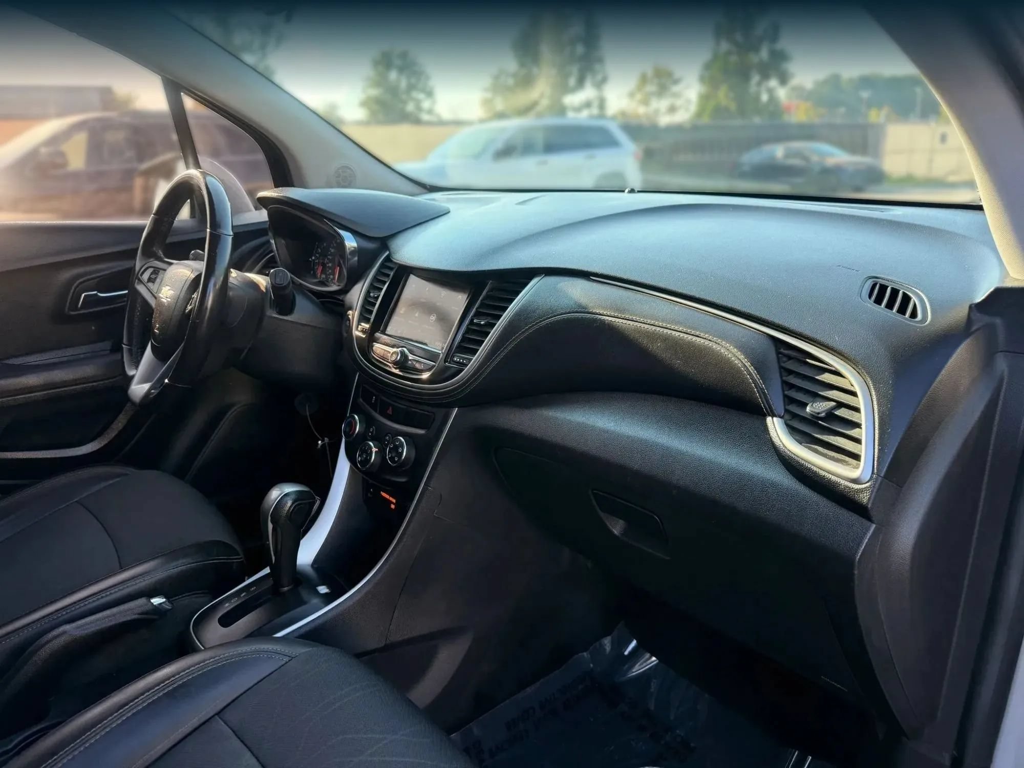 Used 2019 Chevrolet Trax LT w/ LT Convenience Package AWD/4WD image 19