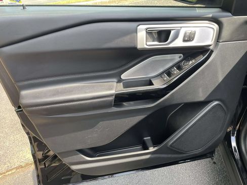 Used 2021 Ford Explorer Platinum w/ Premium Technology Package RWD image 11