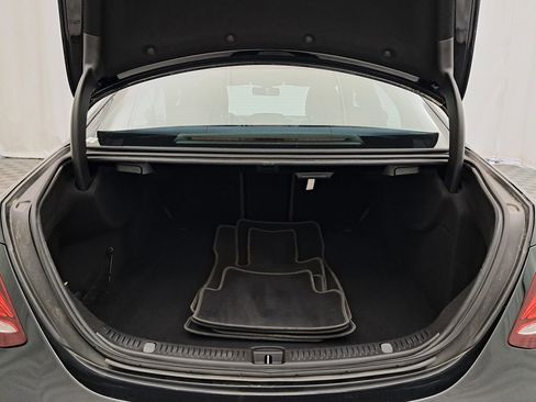 Used 2018 Mercedes-Benz E 400 4MATIC Sedan image 43