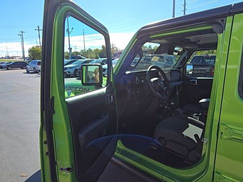 New 2026 Jeep Wrangler Unlimited Rubicon w/ Technology Group AWD/4WD image 14