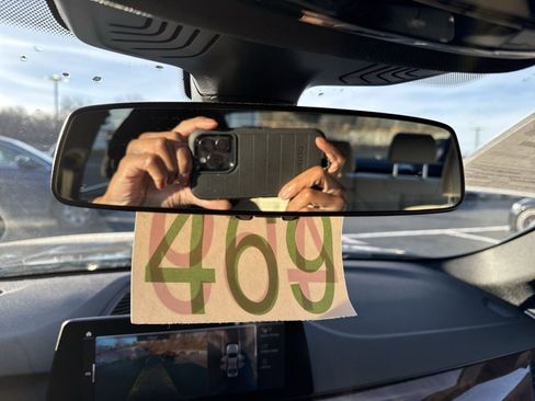 Used 2020 BMW 530e xDrive w/ Premium Package image 15