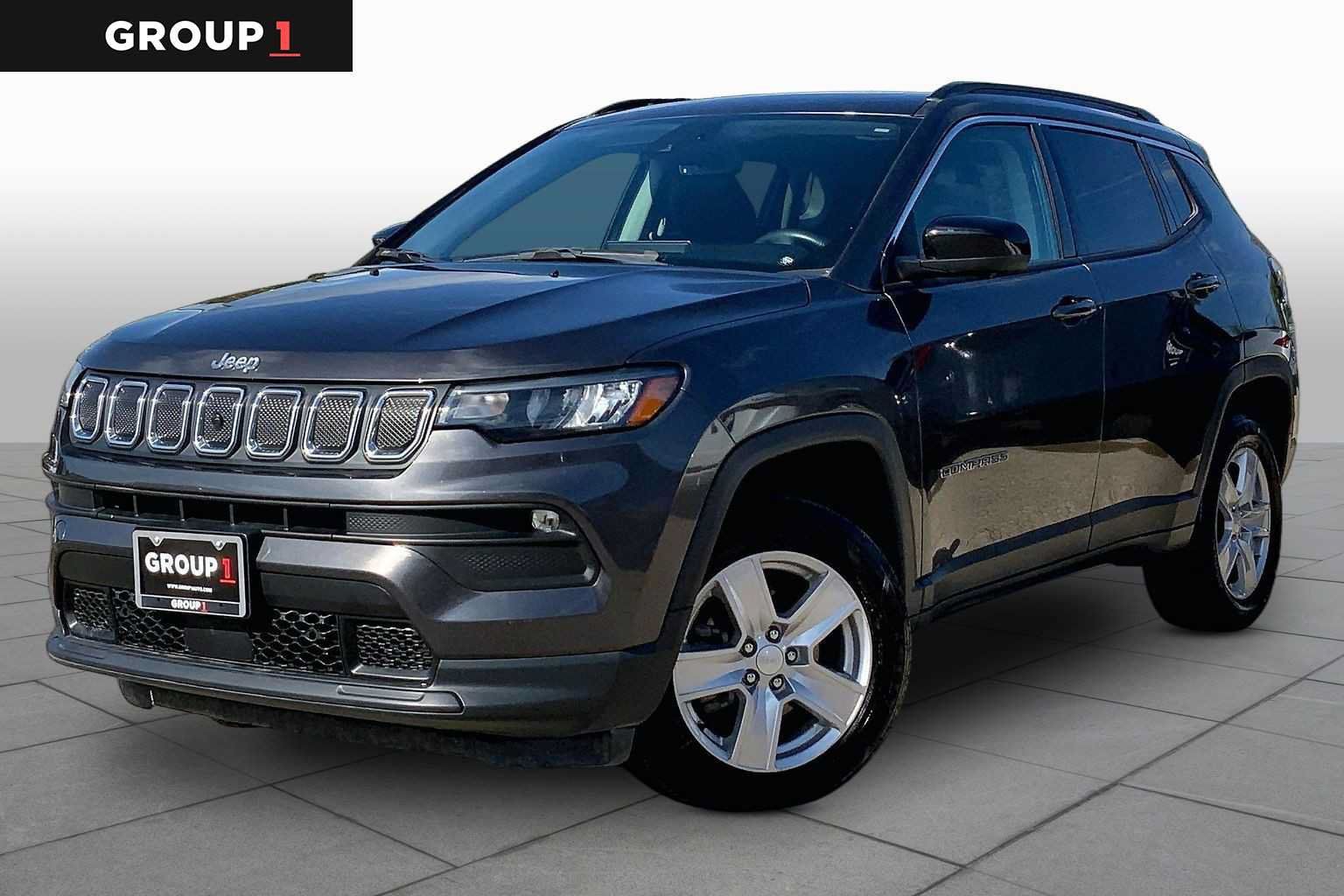 Used 2022 Jeep Compass Latitude w/ Sun and Sound Group AWD/4WD image 1
