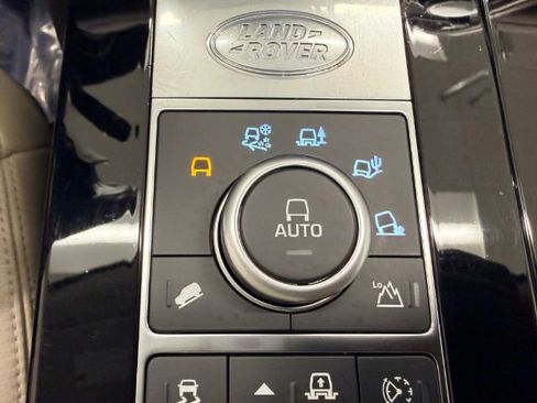Used 2017 Land Rover Discovery HSE AWD/4WD image 43