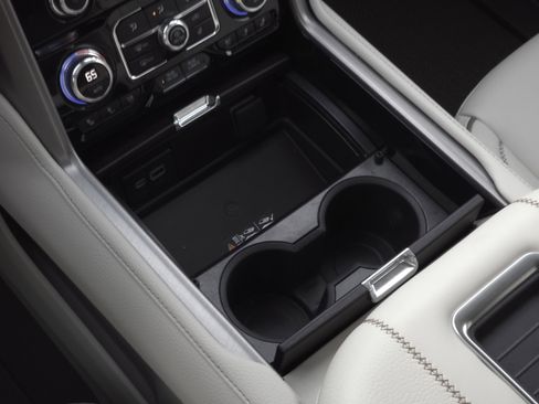 Used 2024 GMC Yukon XL Denali w/ Advanced Technology Package image 16