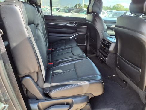 Used 2024 Jeep Wagoneer L Series III w/ Flexible Seating Group AWD/4WD image 19