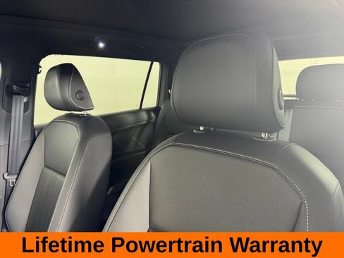 Used 2023 Volkswagen Tiguan SE R-Line FWD image 12