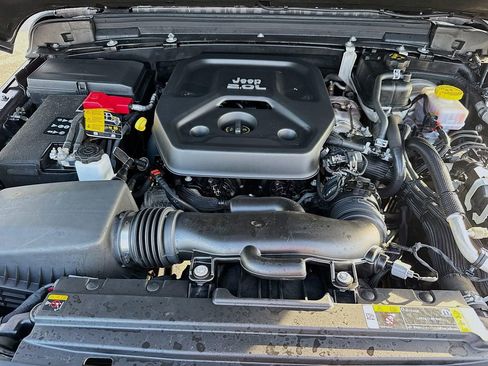 Used 2022 Jeep Wrangler Unlimited Sport AWD/4WD image 34