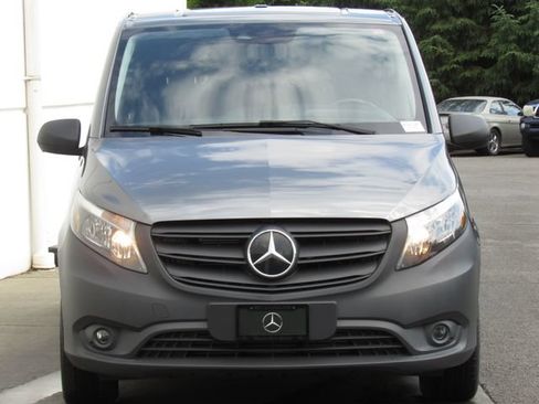 Used 2023 Mercedes-Benz Metris Passenger image 3